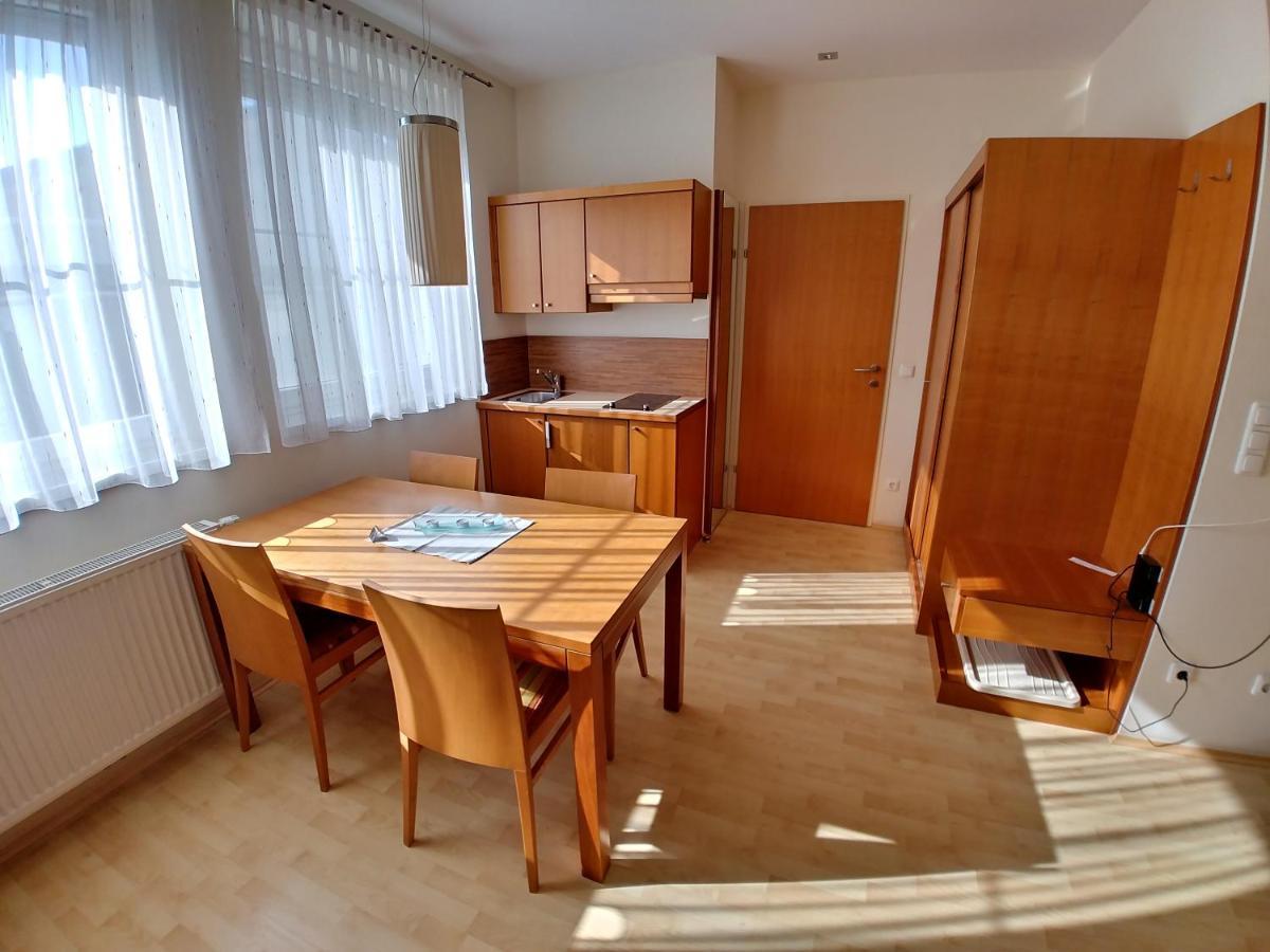 Lei'S Wok Hotell Neusiedl am See Exteriör bild
