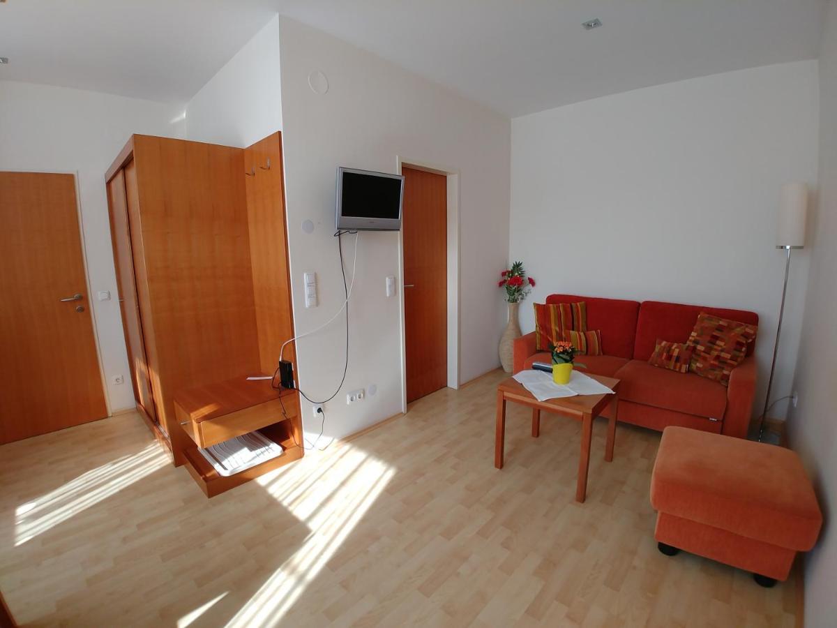 Lei'S Wok Hotell Neusiedl am See Exteriör bild